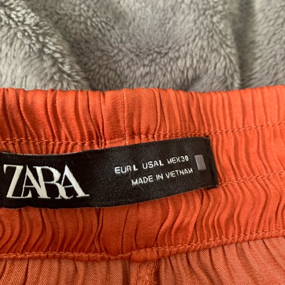 Flowy orange silky palazzo pants - Picture 2 of 3